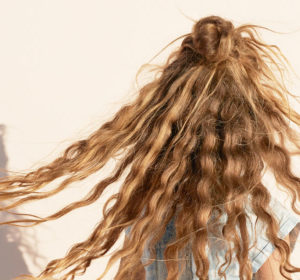 How to Tame Frizzy Hair This Summer