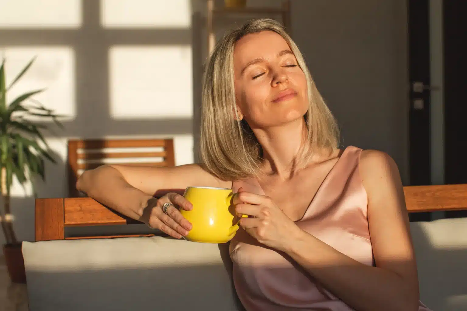 blonde-serene-face-yellow-mug