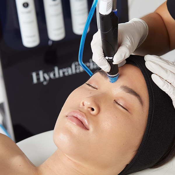 Hydrafacial-Treatment-Face-forehead