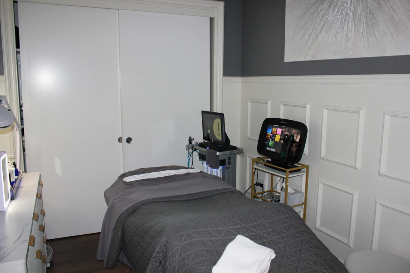 Brea-Facial-Room-instruments