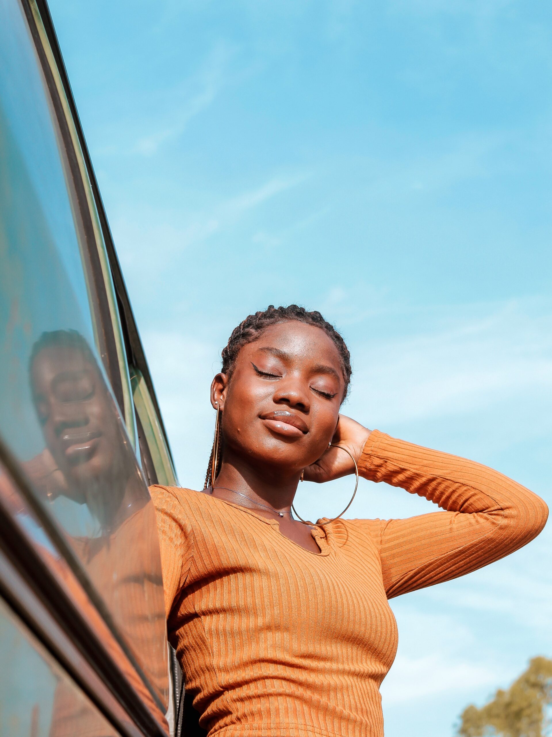 model-sky-earrings