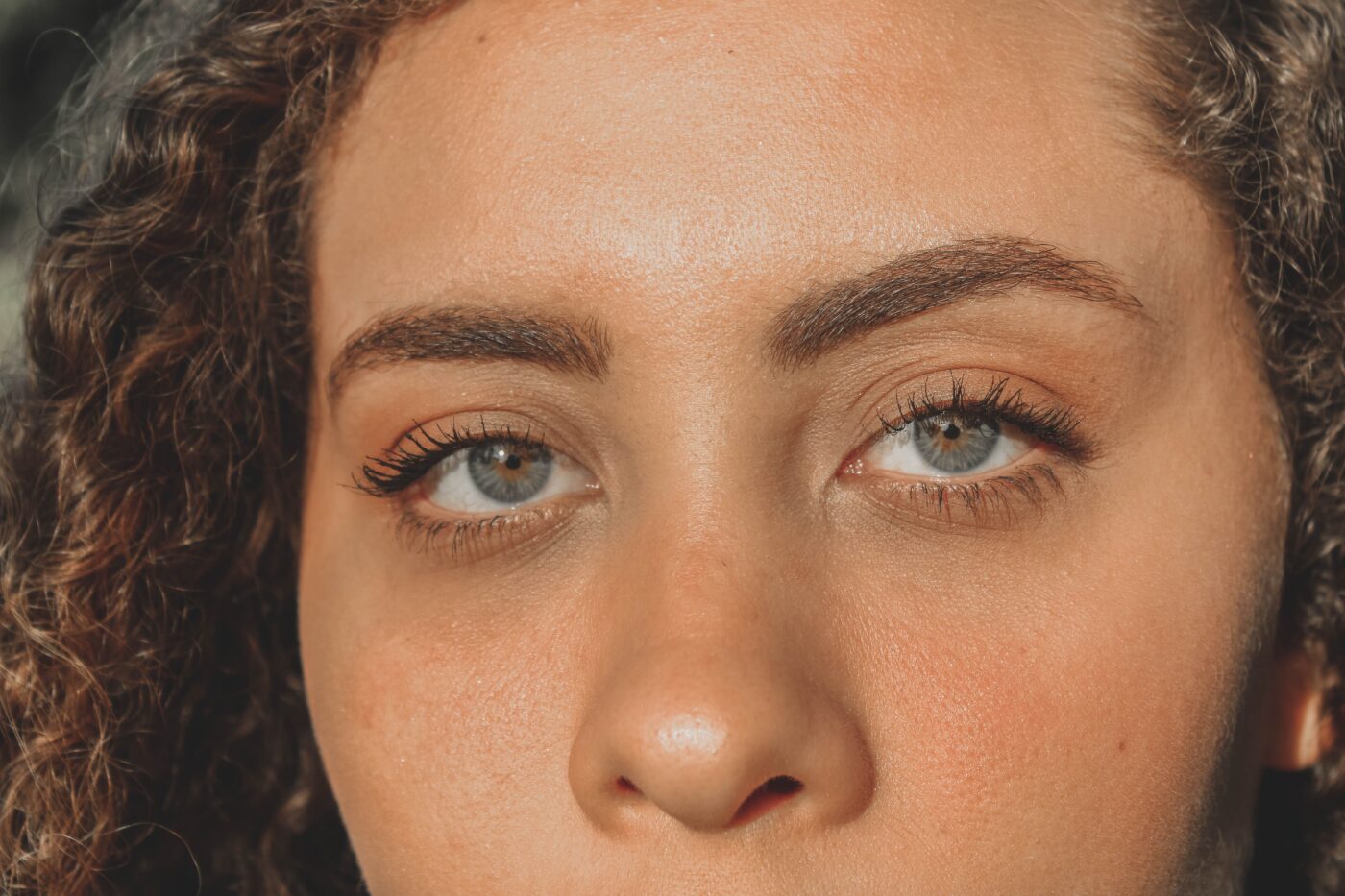 Model-close-up-on-eyes