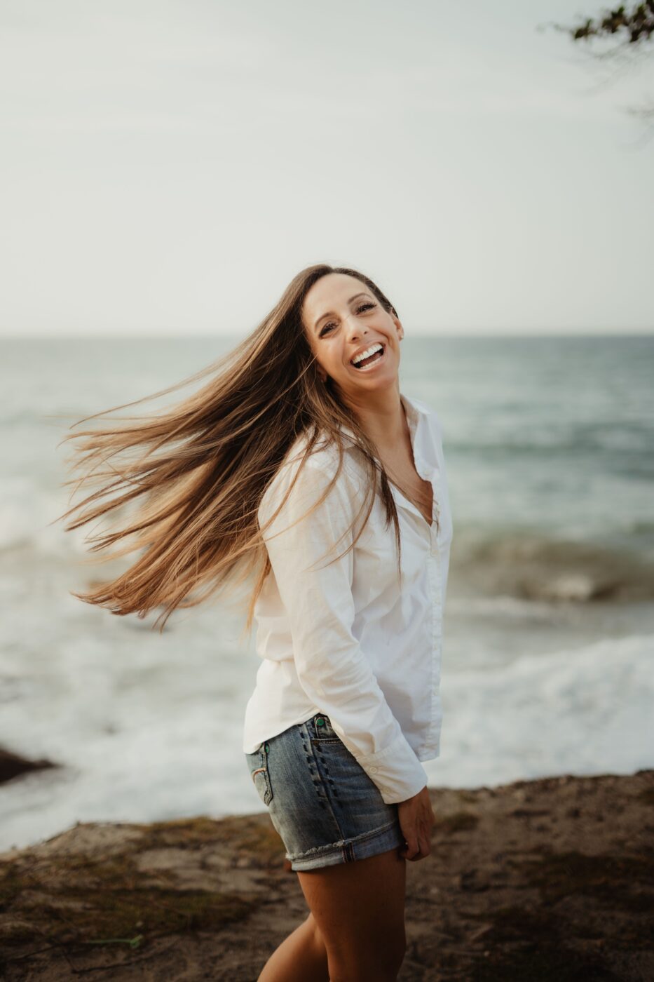 Model-posing-on-windy-beach
