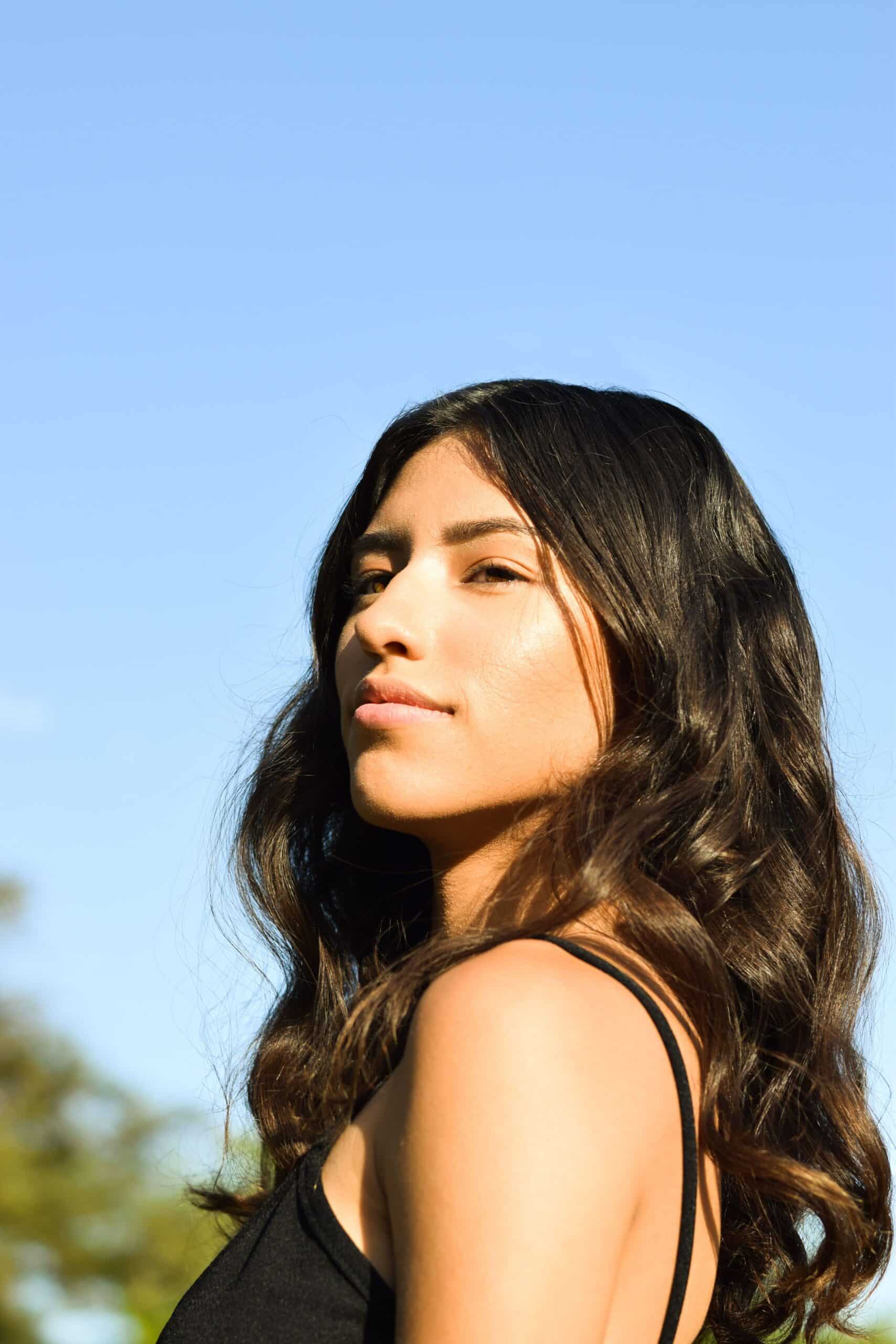 Model-posing-in-blue-sky