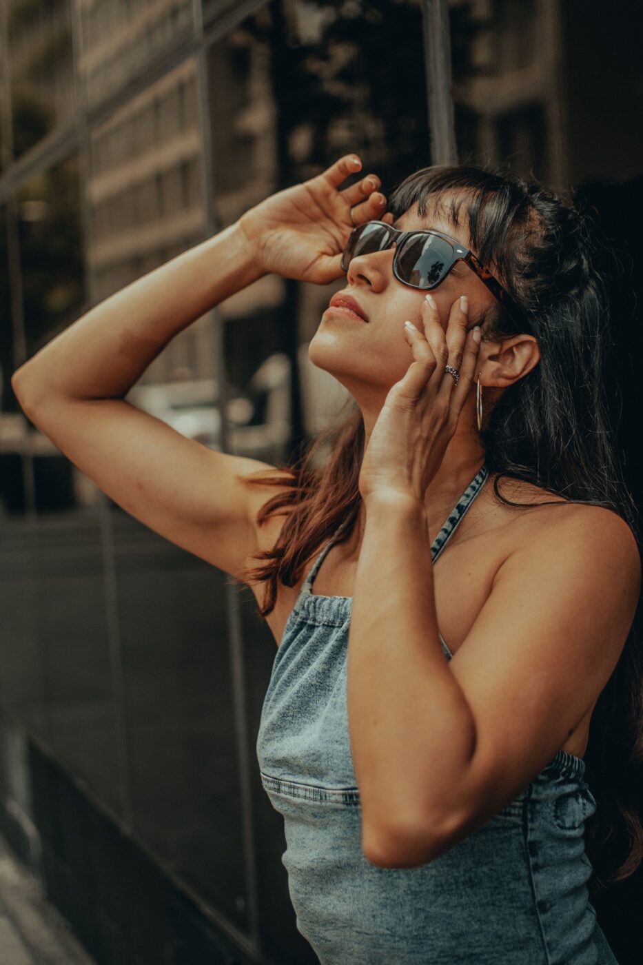 Model-in-sunglasses-looking-up
