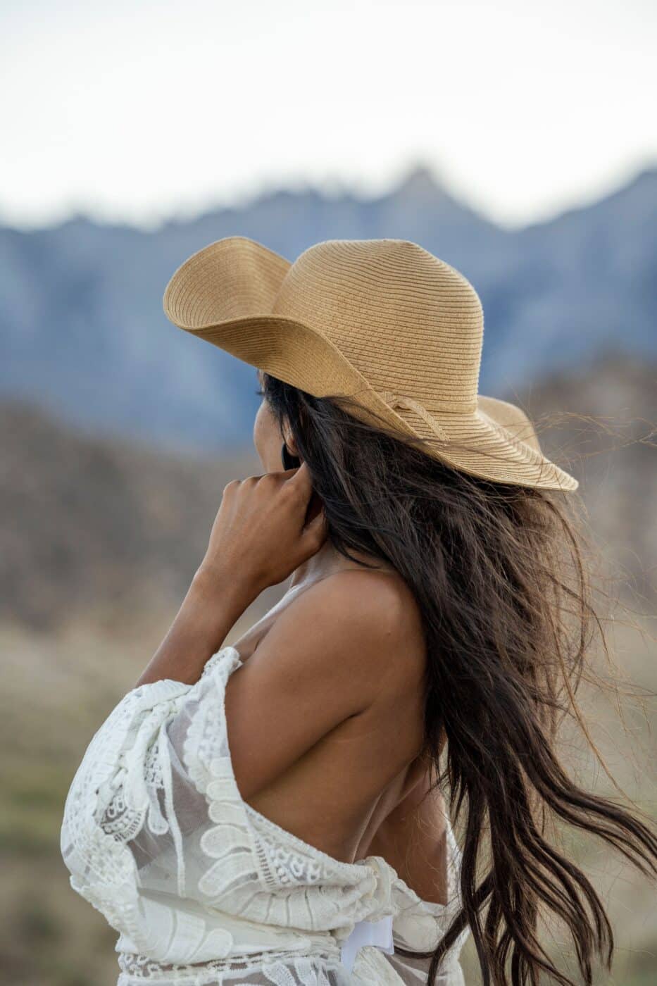 Model-in-hat-mountains-in-background